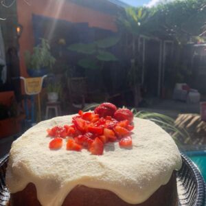 Bolo de Leite ninho com Morango