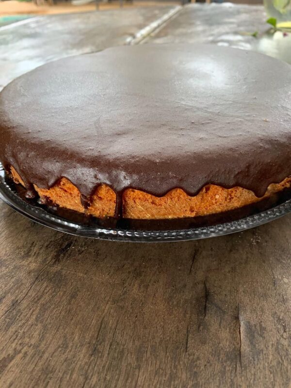 Bolo de Cenoura com calda de chocolate durinha